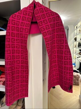 Givenchy Hot Pink double sided Logo Wool/Cashmere Scarf!